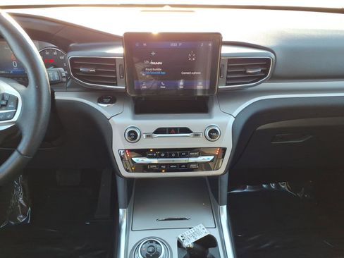 Used 2024 Ford Explorer XLT w/ Equipment Group 202A image 16