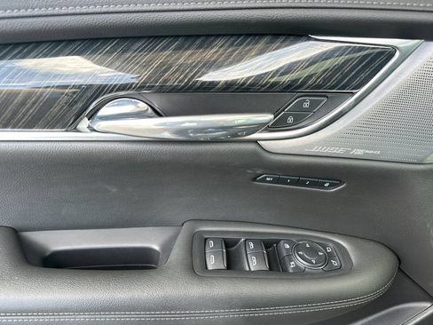 Used 2023 Cadillac XT6 Premium Luxury FWD image 11
