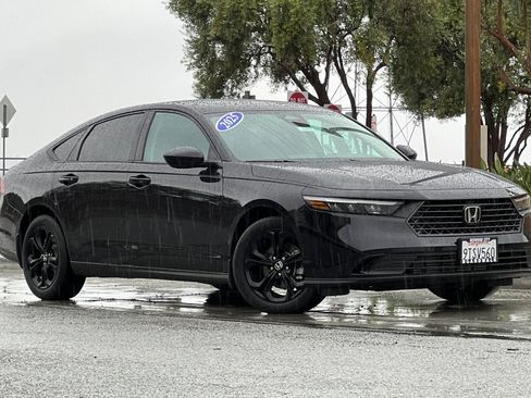 Used 2025 Honda Accord SE image 2
