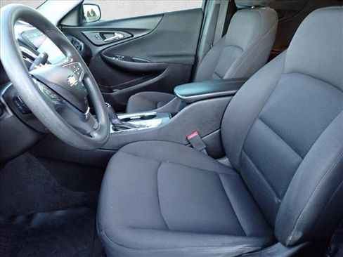 Used 2019 Chevrolet Malibu LT image 9