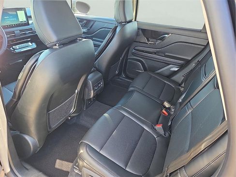 New 2026 Lincoln Corsair Premiere image 8