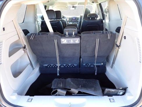 Used 2018 Chrysler Pacifica Touring-L w/ Advanced Safetytec Group FWD image 8