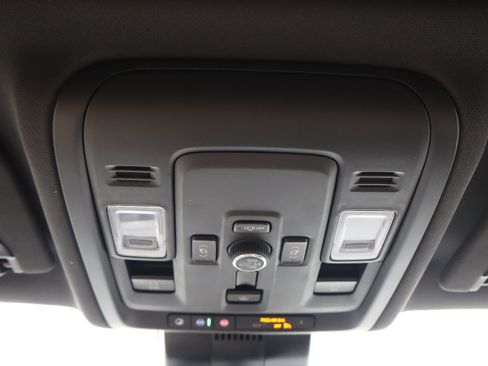 Used 2025 Chevrolet Tahoe High Country AWD/4WD image 33
