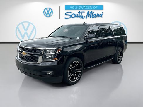Used 2020 Chevrolet Suburban LT w/ Luxury Package RWD image 3