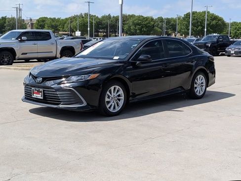 Used 2024 Toyota Camry LE FWD image 9
