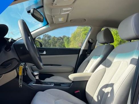 Used 2017 Kia Optima LX w/ Convenience Plus Package FWD image 3