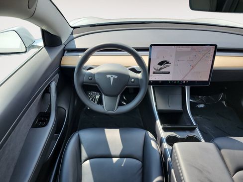 Used 2020 Tesla Model 3 Standard Range Plus RWD image 10
