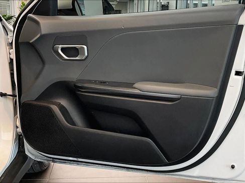 Used 2025 Kia K4 LXS image 22