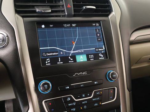 Used 2019 Ford Fusion SE FWD image 7