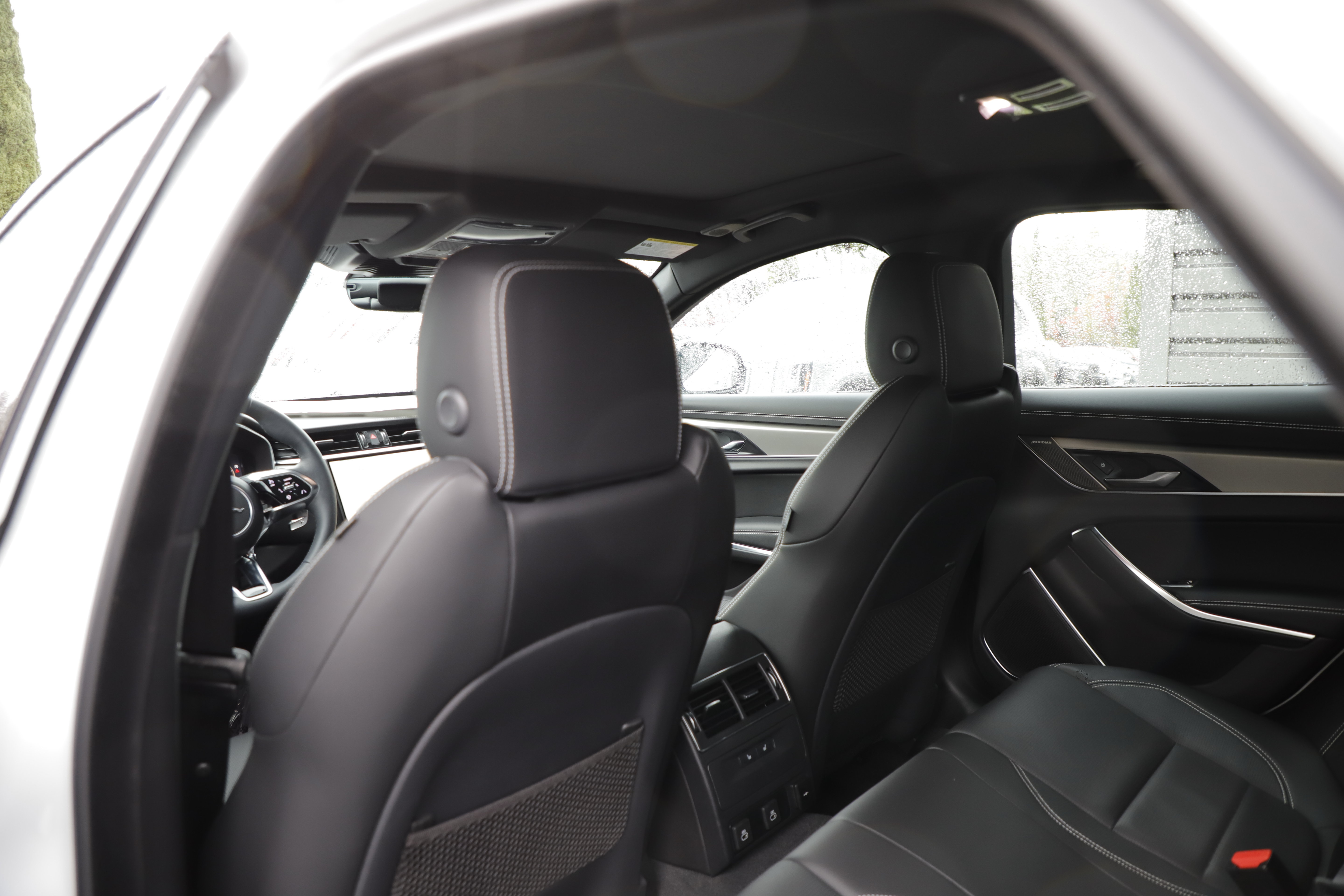 Used 2024 Jaguar XF R-Dynamic SE AWD/4WD image 16