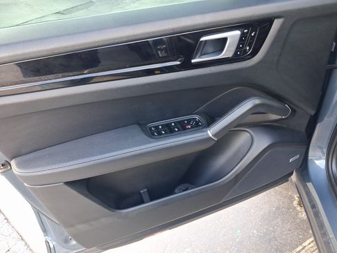 Used 2019 Porsche Cayenne AWD/4WD image 12