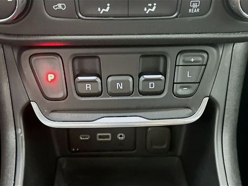 Used 2020 GMC Terrain SLE w/ Elevation Edition image 16