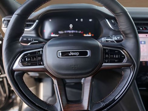 Used 2025 Jeep Grand Cherokee L Summit AWD/4WD image 12