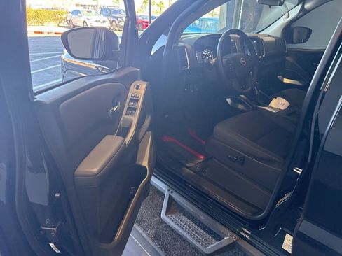 Used 2022 Nissan Frontier SV w/ Technology Package image 18