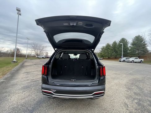 Certified 2023 Kia Sorento EX image 16