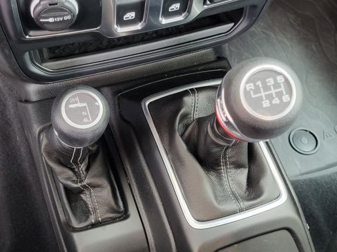 Used 2025 Jeep Wrangler Sport image 23