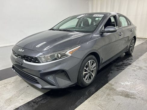 Used 2023 Kia Forte LXS w/ LXS Technology Package FWD image 5