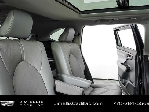 Used 2021 Toyota Highlander Platinum AWD/4WD image 22