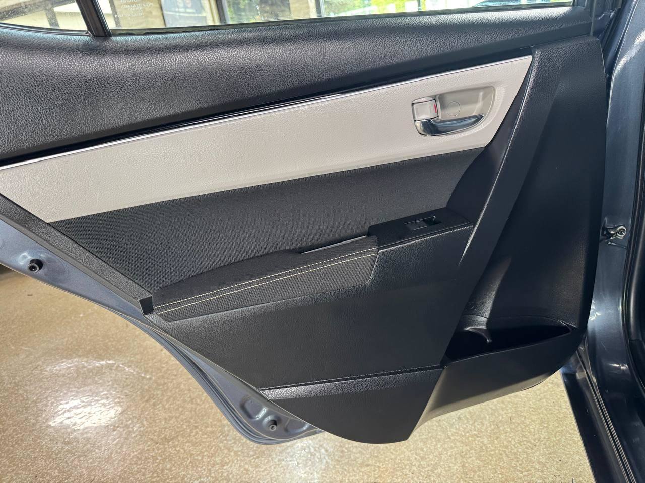 Used 2019 Toyota Corolla LE FWD image 14