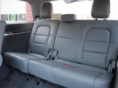 Used 2018 Lincoln Navigator Reserve w/ Technology Package AWD/4WD image 27