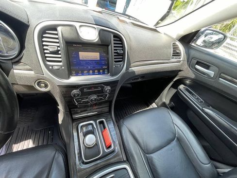 Used 2015 Chrysler 300 Limited RWD image 2