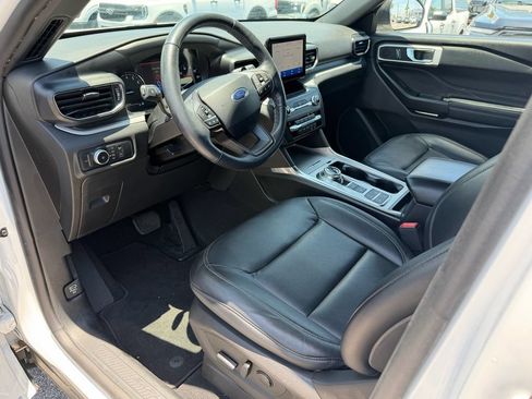 Used 2020 Ford Explorer XLT w/ Equipment Group 202A RWD image 11