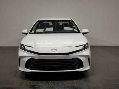 Used 2025 Toyota Camry LE image 3