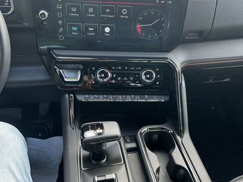 Used 2024 GMC Sierra 1500 AT4 w/ Technology Package image 8