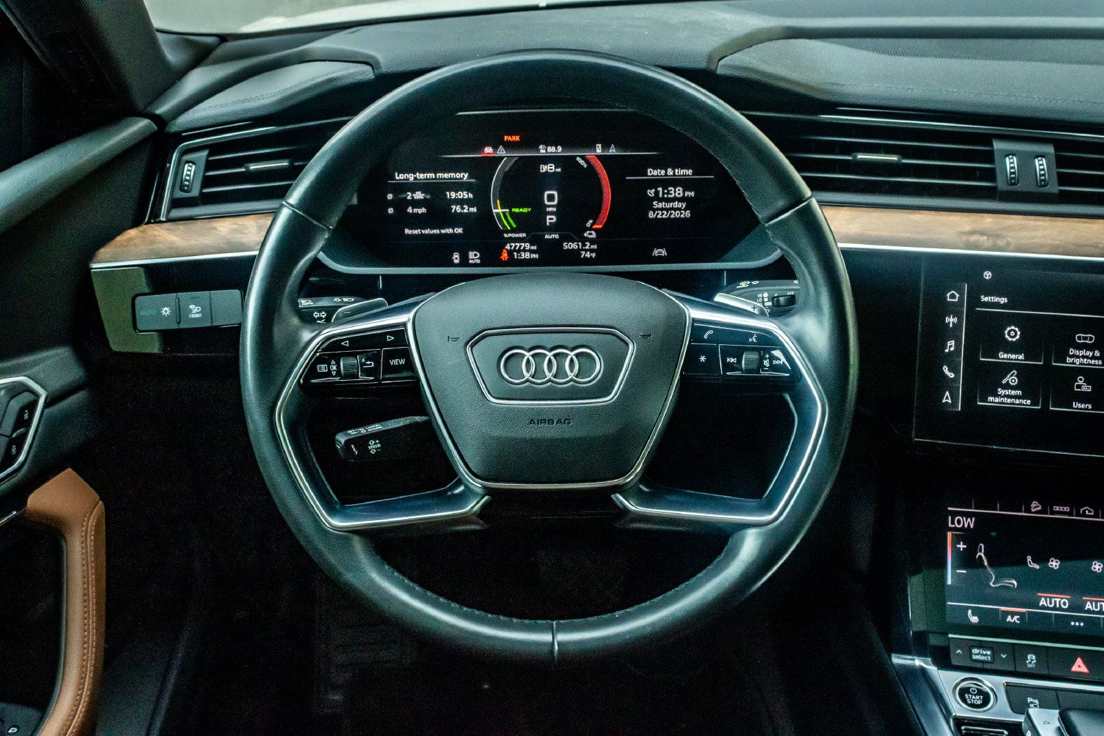 Used 2022 Audi e-tron Premium AWD/4WD image 17