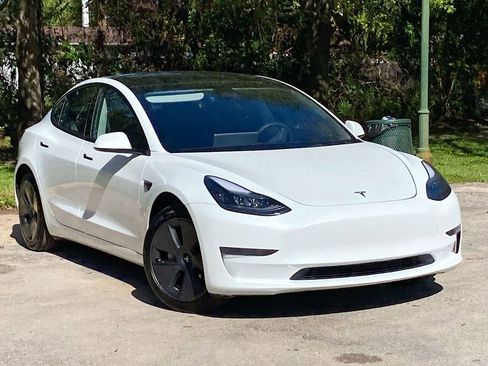 Used 2023 Tesla Model 3 Standard Range image 3
