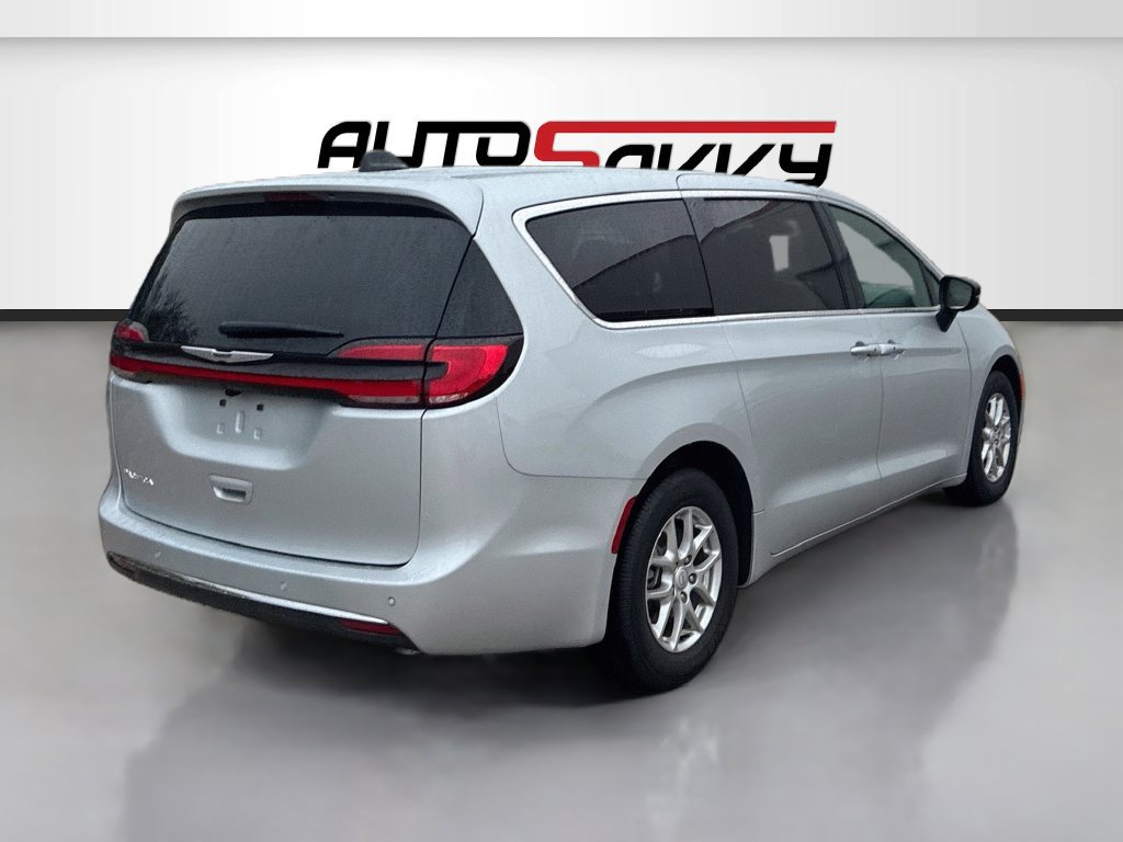 Used 2026 Chrysler Pacifica Select FWD image 7