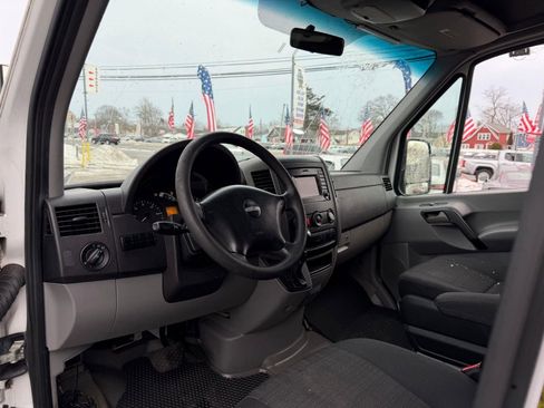 Used 2017 Freightliner Sprinter 2500 RWD image 21