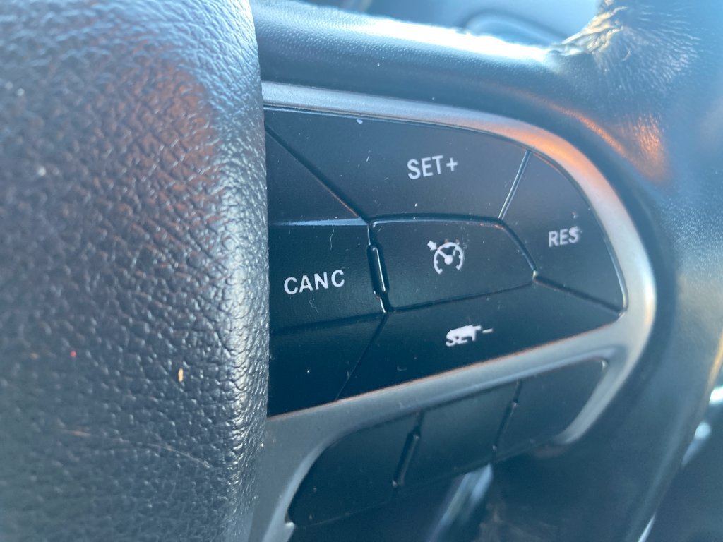 Used 2021 Jeep Grand Cherokee Limited AWD/4WD image 40