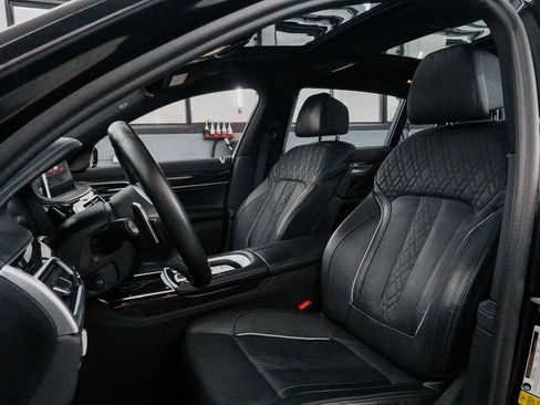 Used 2022 BMW 750i xDrive w/ Executive Package image 35