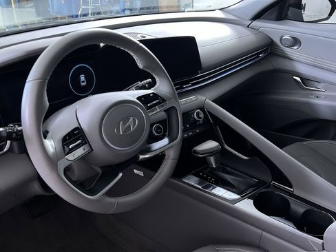 Used 2025 Hyundai Elantra SEL w/ Cargo Package image 27