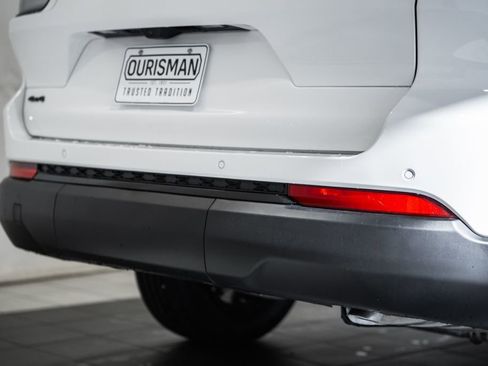 New 2025 Jeep Grand Cherokee L Altitude image 8