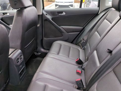 Used 2017 Volkswagen Tiguan S image 30