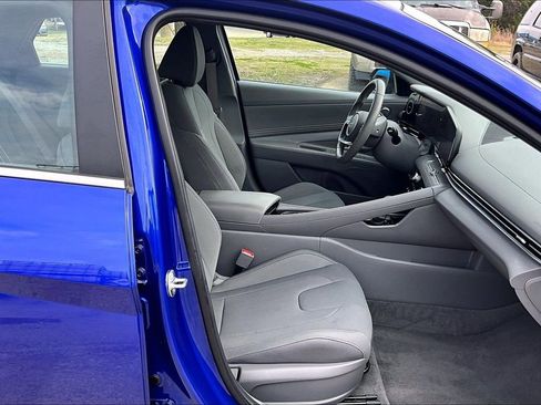 Used 2025 Hyundai Elantra SEL image 7