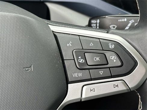 Used 2022 Volkswagen Taos SE w/ Panoramic Sunroof Package image 30