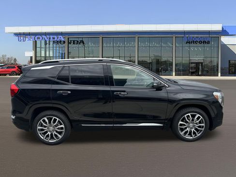 Used 2024 GMC Terrain Denali w/ Denali Premium Package AWD/4WD image 5