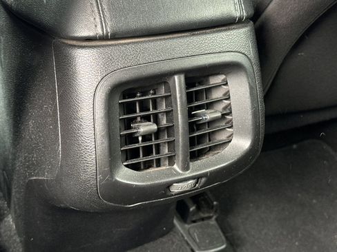 Used 2021 Jeep Cherokee Latitude FWD image 15