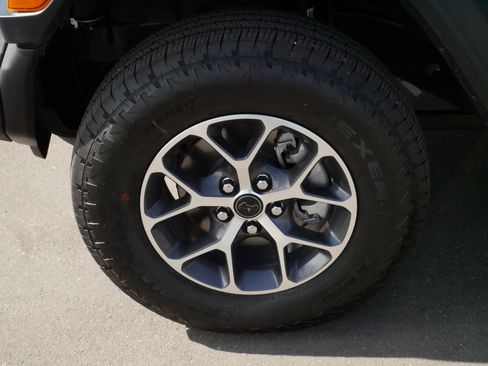 Used 2025 Jeep Wrangler Sport AWD/4WD image 15