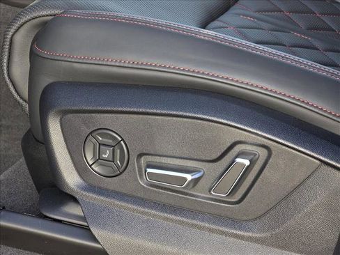 New 2026 Audi SQ7 Prestige image 13