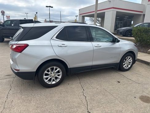 Used 2018 Chevrolet Equinox LT image 2