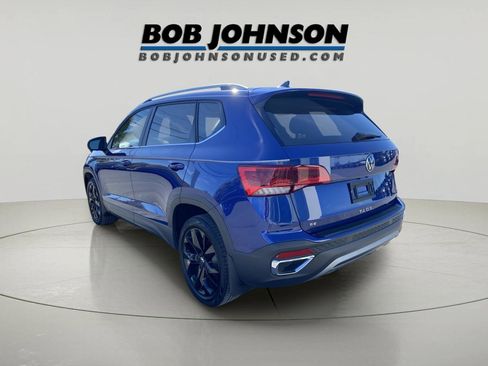 Used 2022 Volkswagen Taos SE w/ Panoramic Sunroof Package image 10