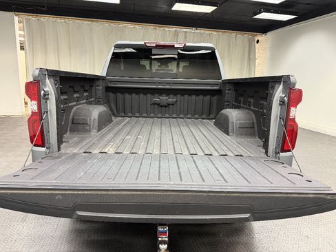 Used 2025 Chevrolet Silverado 1500 LT Trail Boss w/ Convenience Package II AWD/4WD image 4
