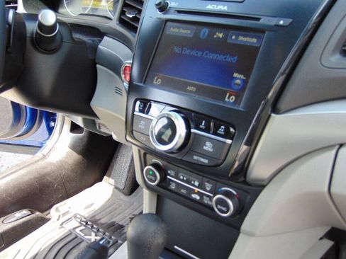 Used 2017 Acura ILX FWD image 25