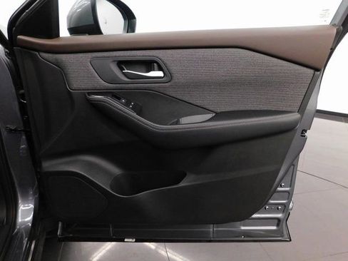 Used 2023 Nissan Rogue SV image 33