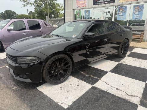 Used 2015 Dodge Charger SXT w/ Plus Group RWD image 2