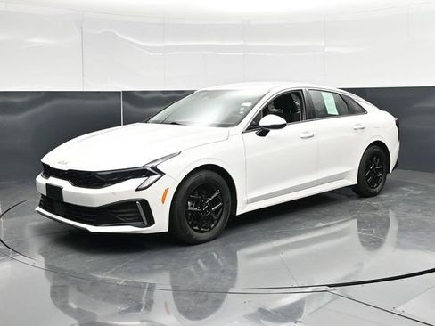 Used 2025 Kia K5 LXS image 3